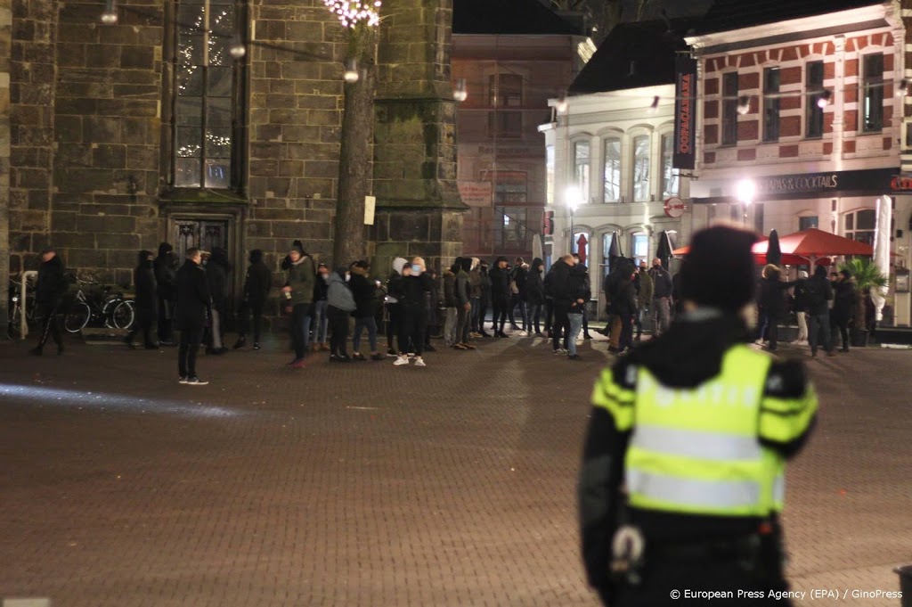 Bij rellen in centrum Enschede zijn 21 mensen opgepakt
