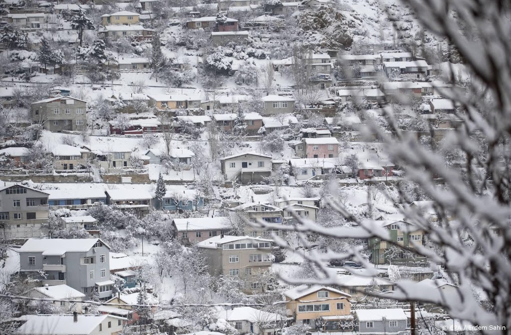 Hevige sneeuwval leidt tot grote overlast in Turkije