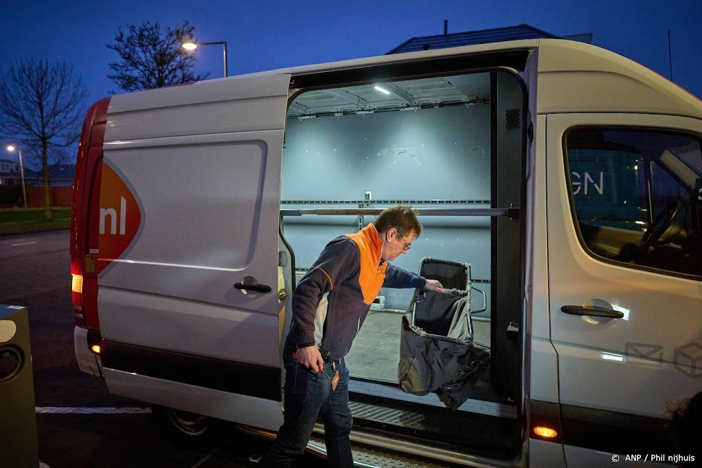 Shell helpt AEX licht herstellen, PostNL stijgt na cijfers