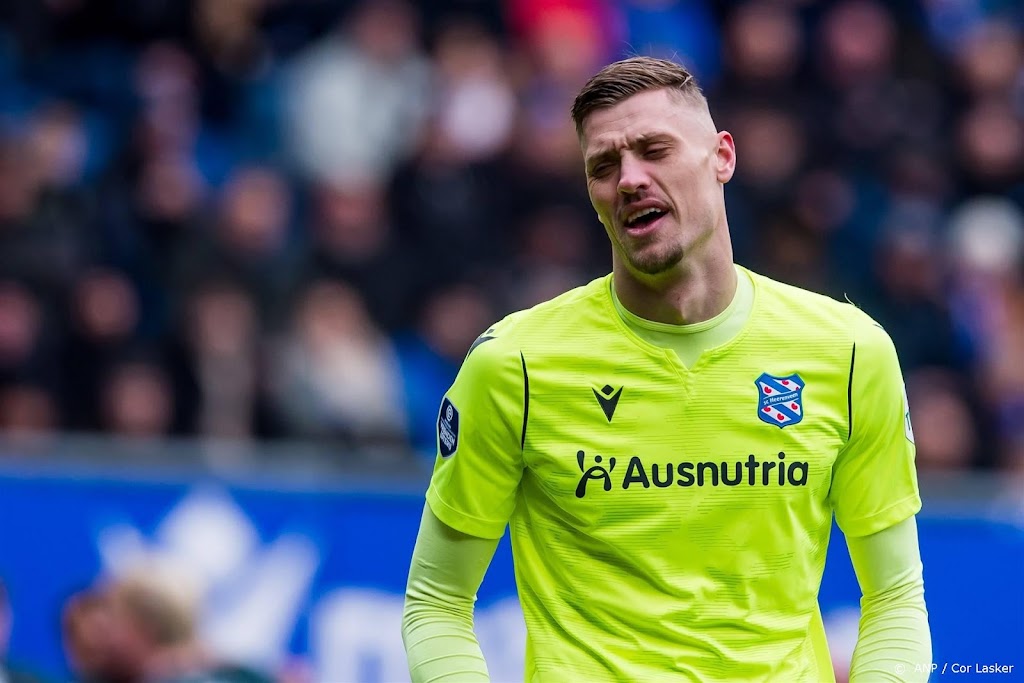 Keeper Noppert haakt in warming-up geblesseerd af bij Heerenveen