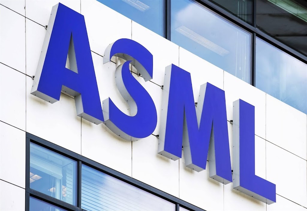 ASML verder omhoog in groene AEX na sterke opmars