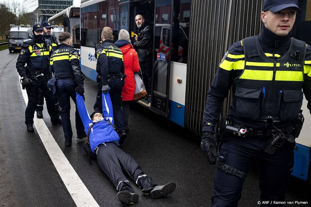 Politie stelt aantal aanhoudingen XR-actie A10 bij naar circa 190