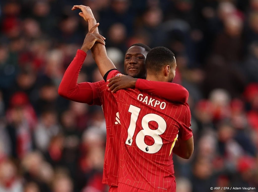 Hoofdrol Gakpo bij ruime zege Liverpool, Kluivert scoort opnieuw