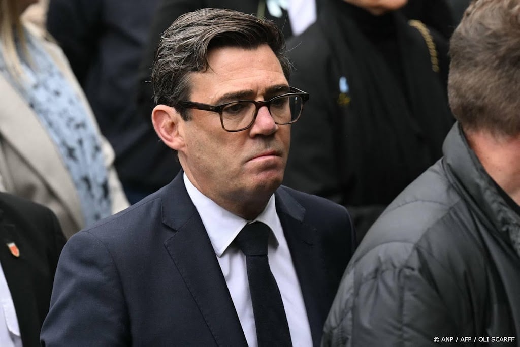 Labour blokkeert terugkeer mogelijke rivaal Starmer in parlement