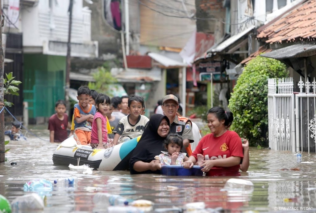 Jakarta onder water door aanhoudende regen