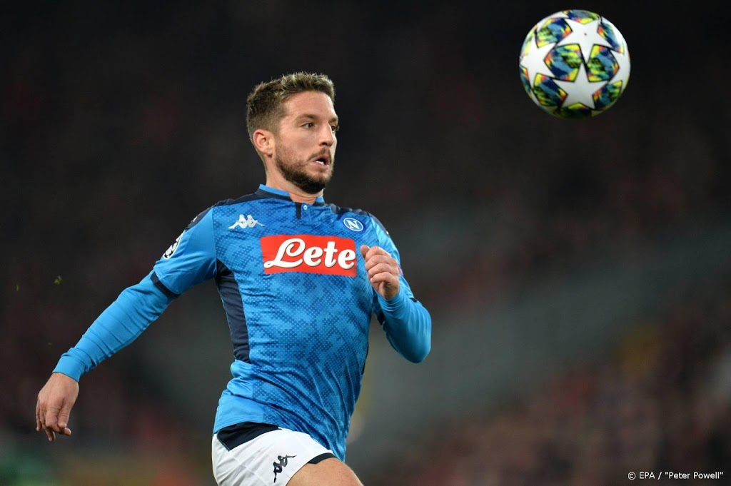Mertens evenaart clubrecord Hamsik bij Napoli