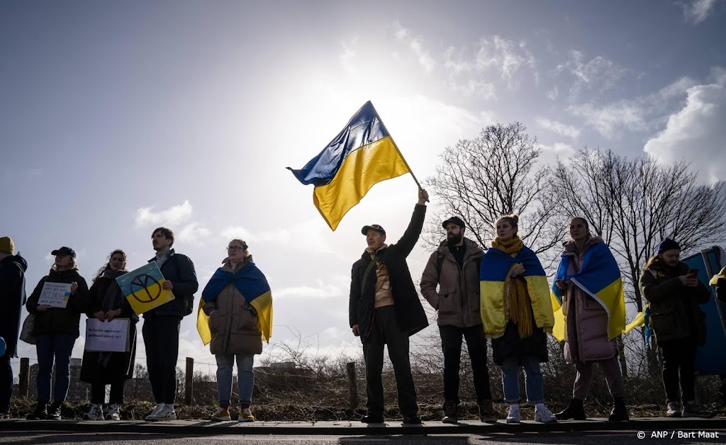 Oekraïense betogers in Den Haag willen Poetin voor tribunaal zien