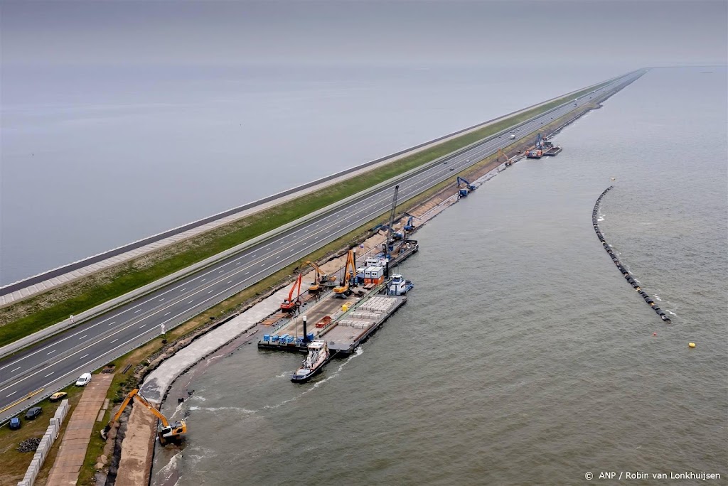 Afsluitdijk weer open na storing aan brug bij Den Oever