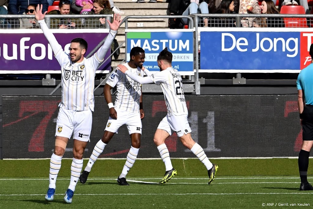 Vitesse boekt belangrijke zege in degradatiestrijd