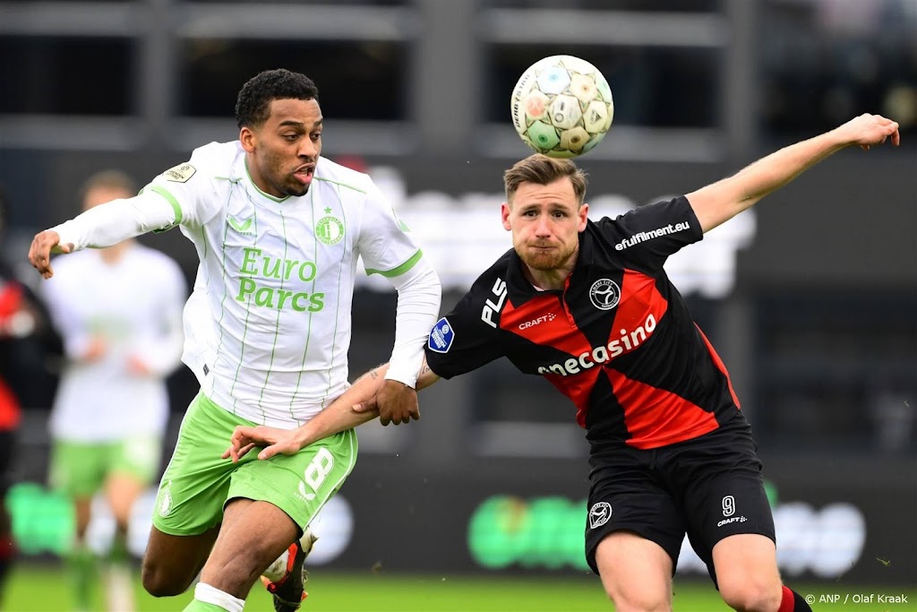Feyenoord boekt ook op Almere City FC moeizame zege
