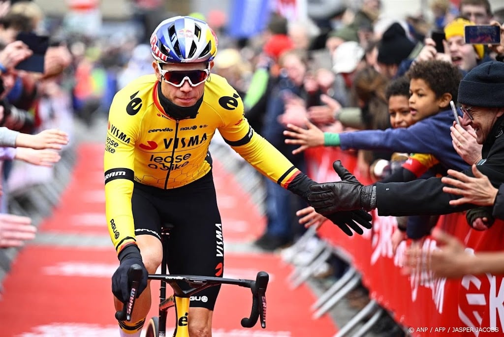 Van Aert wint wielerkoers Kuurne-Brussel-Kuurne
