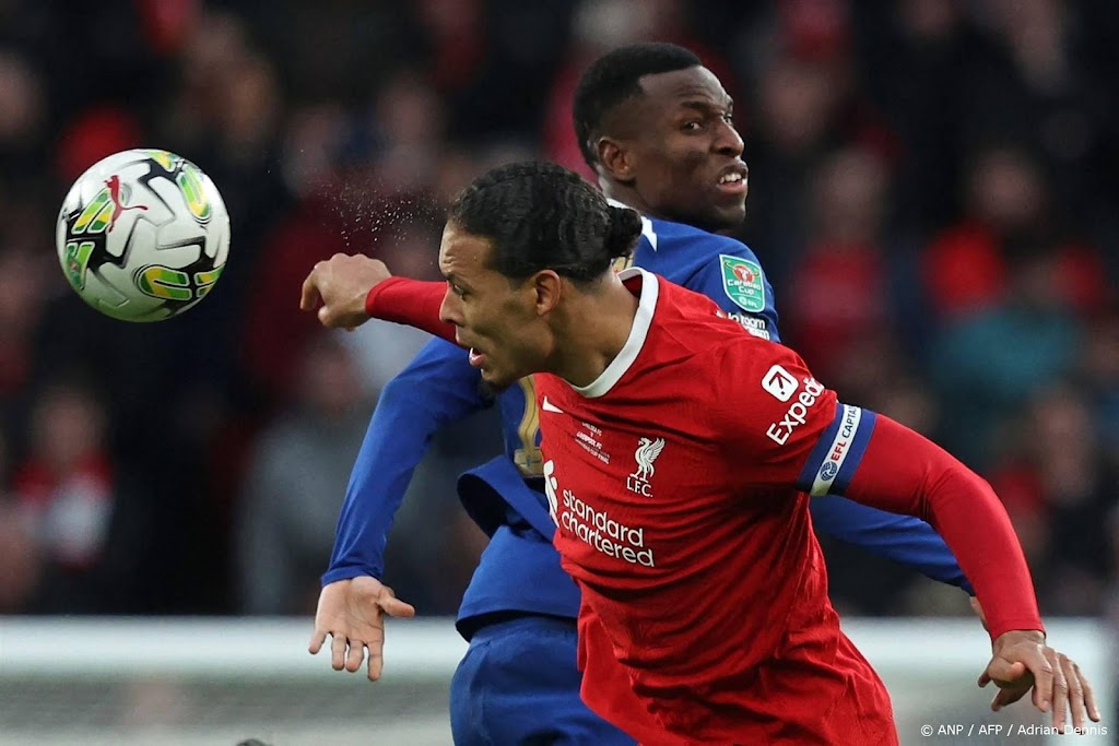 Doelpunt Van Dijk in verlenging helpt Liverpool aan League Cup