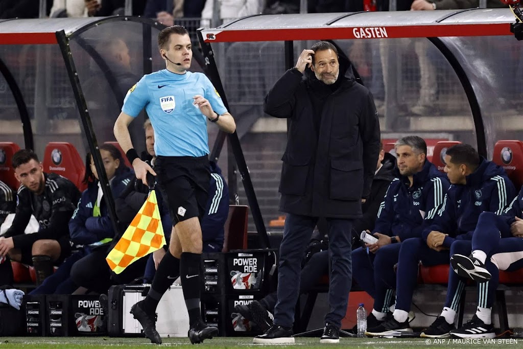 Van 't Schip niet ontevreden over experiment met vijf verdedigers