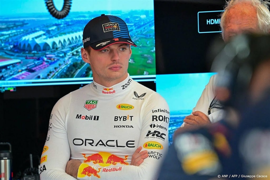 Verstappen rijdt eerste rondjes in nieuwe RB21 
