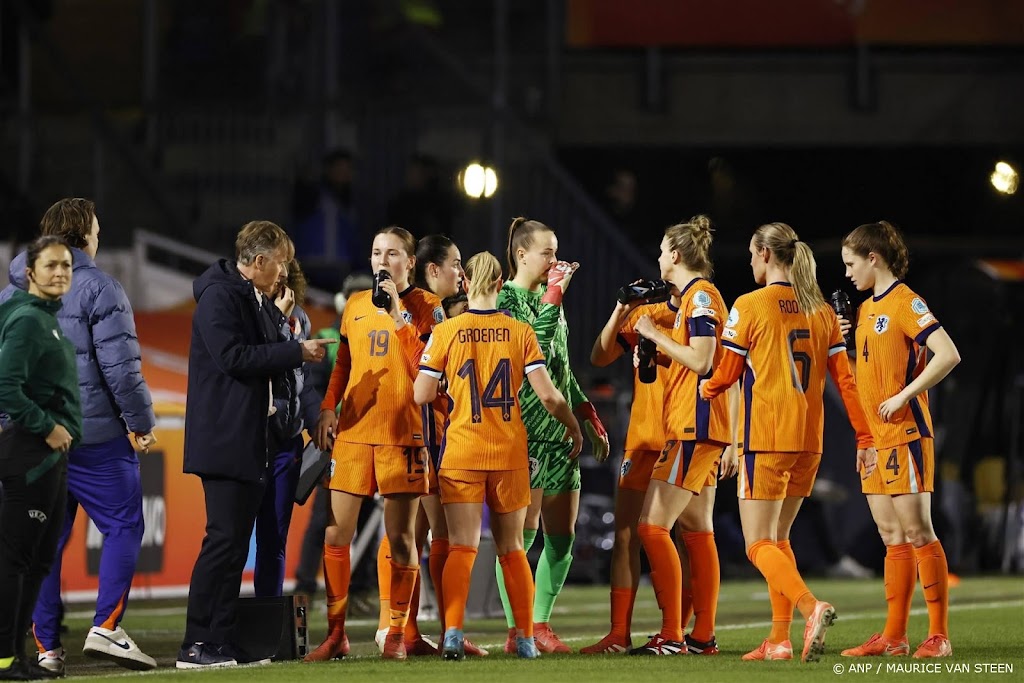 Jonker kiest voor verdedigsters Spitse en Janssen tegen Schotland