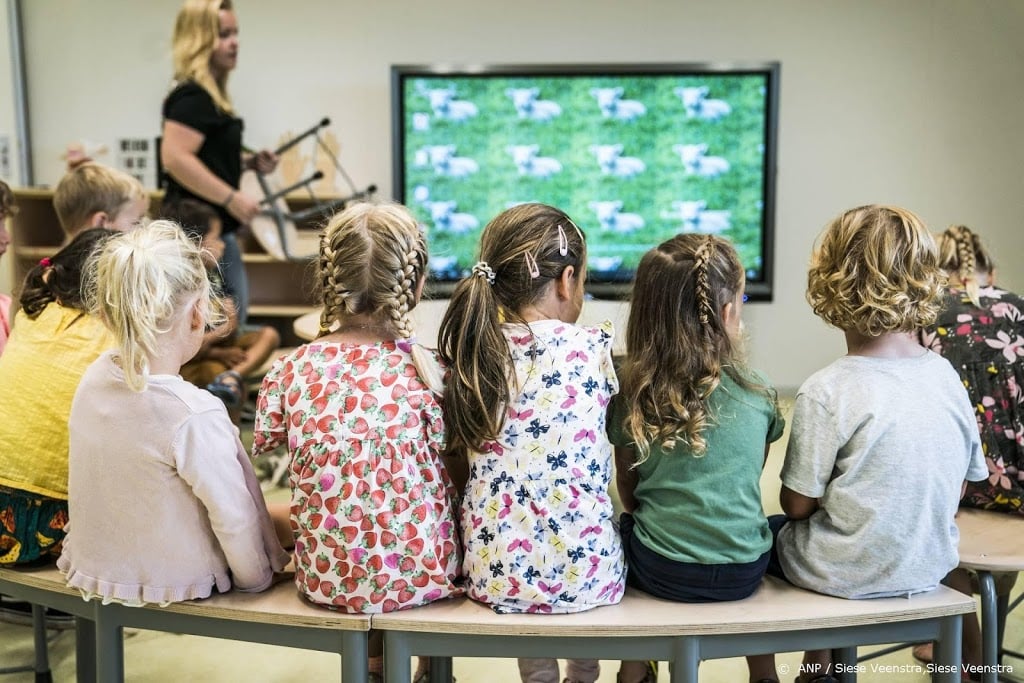 'Geef leraar meer tijd voor onderwijs en investeer in personeel'