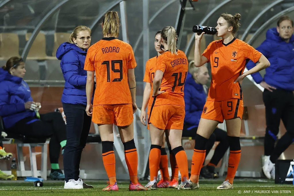 Voetbalsters oefenen in aanloop Spelen tegen Spanje en Australië