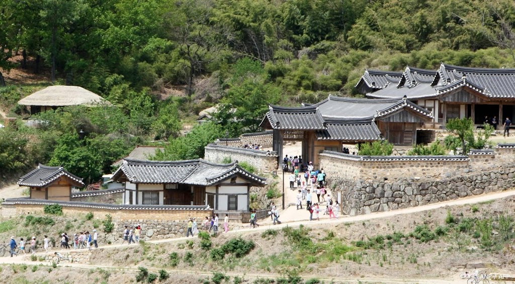 Tempel afgebrand en UNESCO-dorp bedreigd door bosbrand Zuid-Korea
