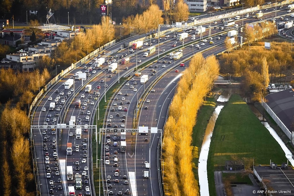Vrachtwagenchauffeur omgekomen bij ongeval bij Beneluxtunnel