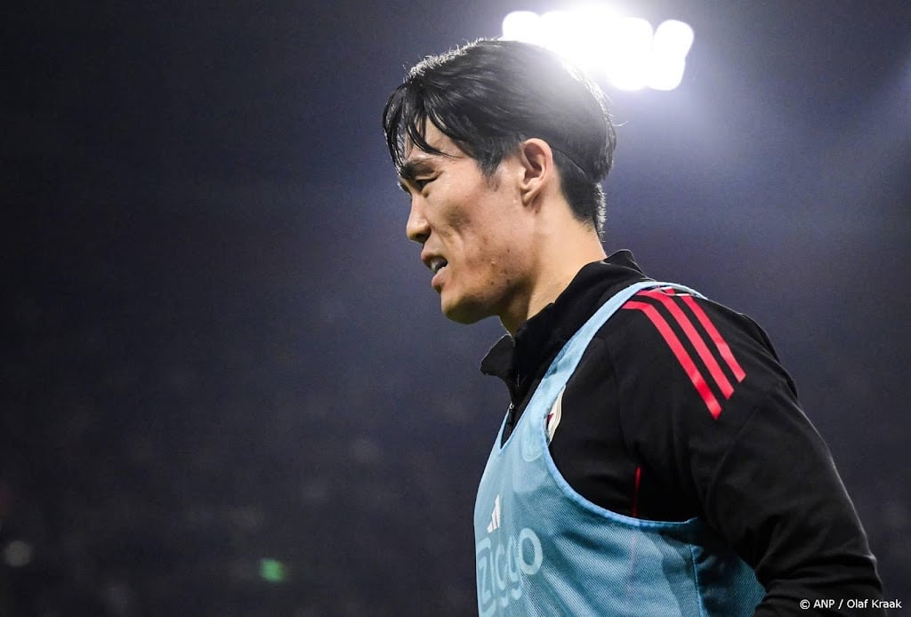 Ajax-verdediger Tomiyasu haakt geblesseerd af bij Japan
