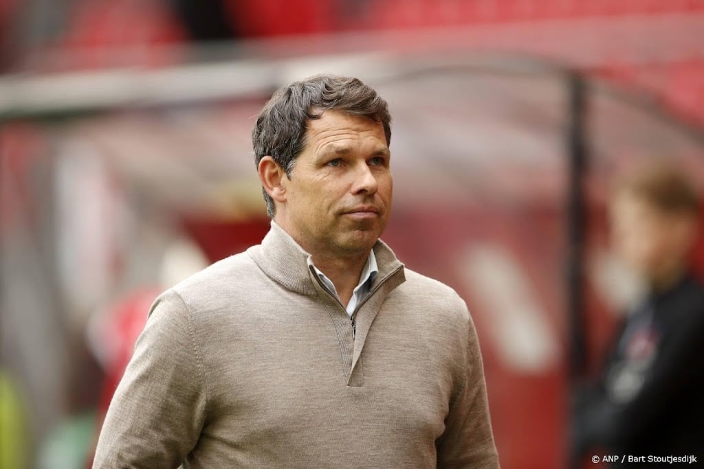 Almere City gaat na dit seizoen niet verder met trainer Rijsdijk