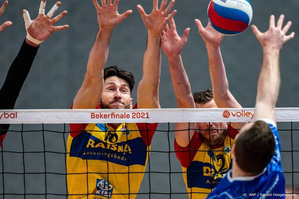Volleyballers Dynamo veroveren dertiende landstitel