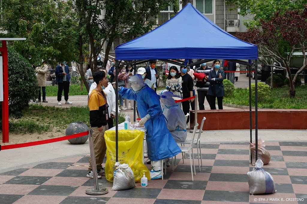 Coronazorgen in Beijing nemen toe, inwoners slaan boodschappen in