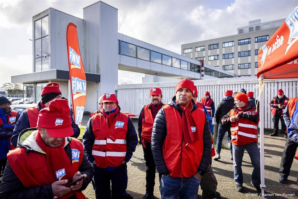 Stakers Albert Heijn willen net zo lang doorstaken als nodig is