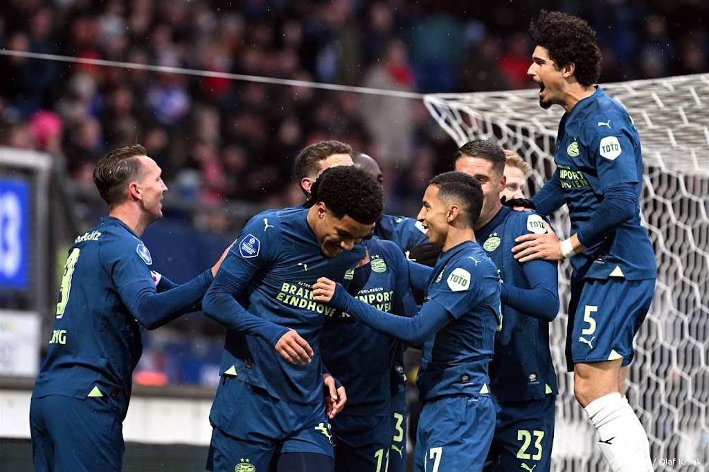PSV boekt bij sc Heerenveen grootste uitzege in Eredivisie ooit