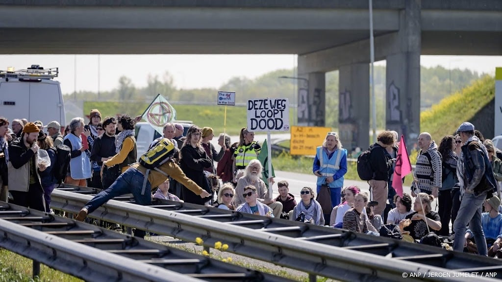 Gemeente: politie bereidt zich voor op opheffen blokkade op A12