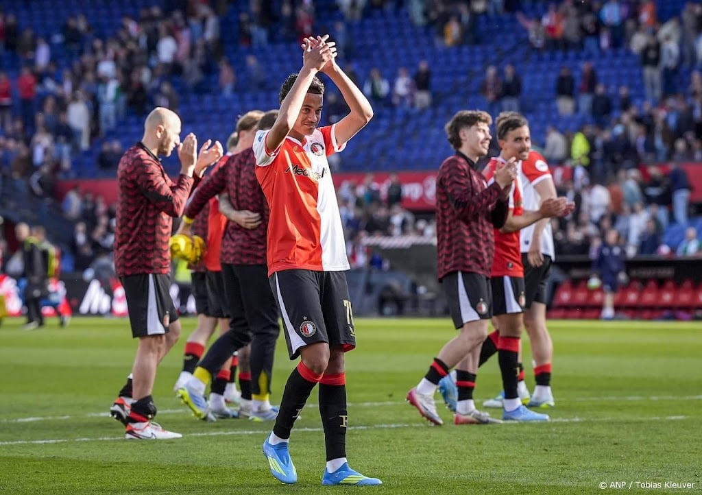 Feyenoord verstevigt tweede plek met 3-1-zege op FC Groningen