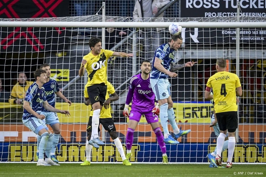 Ajax begint met Regeer aan uitduel met NAC Breda