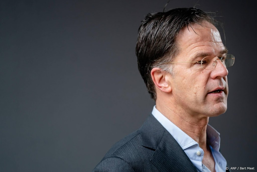 Rutte wil nadenken over groter kabinet om werk te 'overleven'