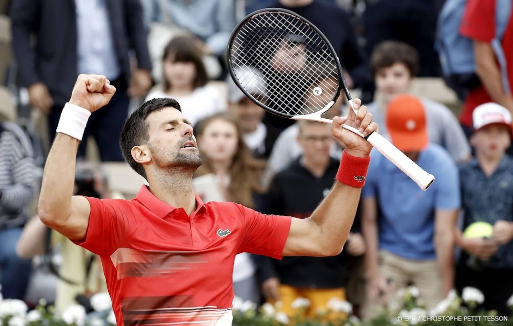 Titelverdediger Djokovic solide naar derde ronde op Roland Garros