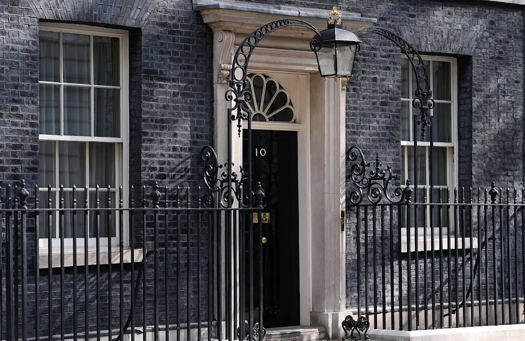 Automobilist ramt hek bij ambtswoning Britse premier