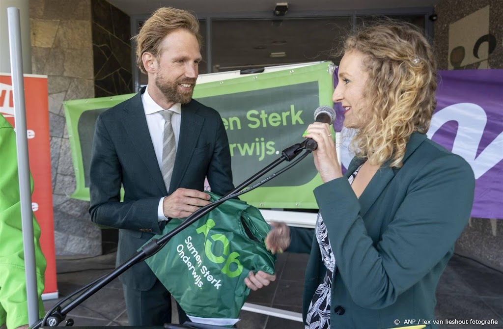 Wiersma bespreekt looneis leraren met kabinet, kan niets beloven