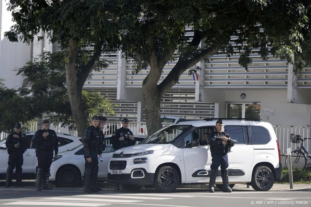 Eerste Franse toeristen geëvacueerd uit Nieuw-Caledonië