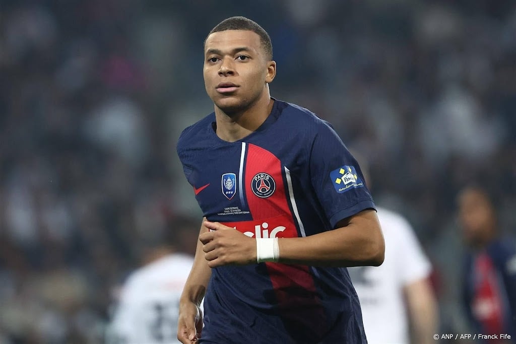 PSG pakt in afscheidsduel Mbappé eerste dubbel sinds 2020