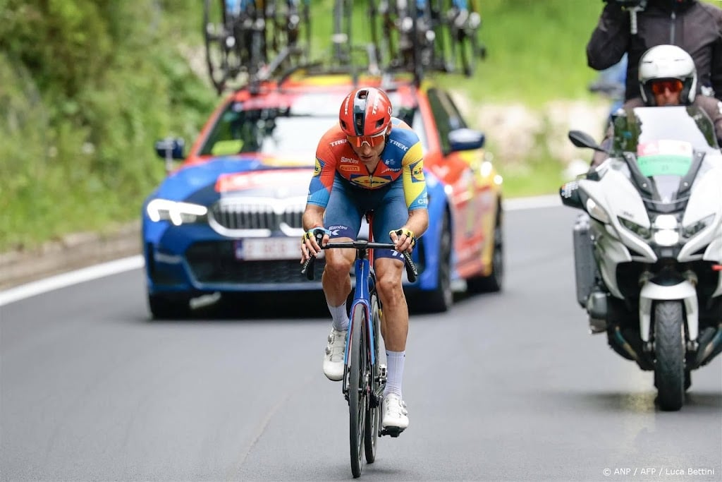 Verona wint rit in Giro, Roglic verliest tijd op concurrenten
