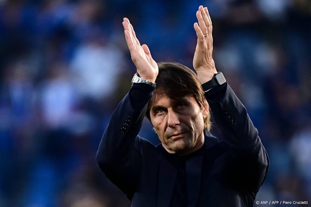 Conte vertrekt na twee jaar als coach van Napoli