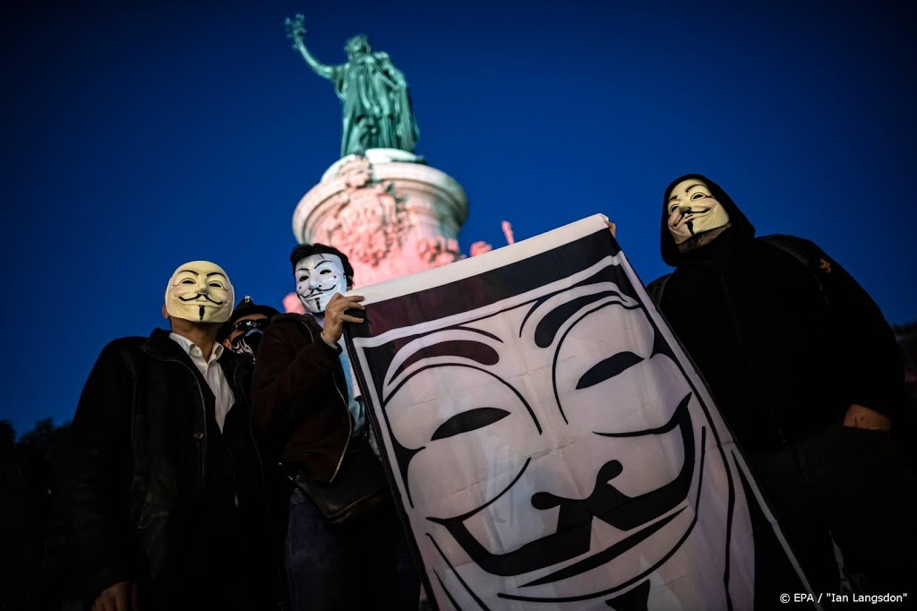 VS beschuldigen Assange van banden met hackers Anonymous