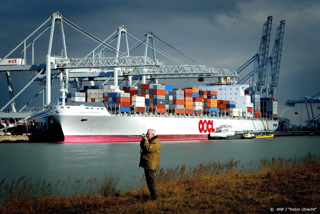 'Grote containerschepen varen leeg rond de wereld'