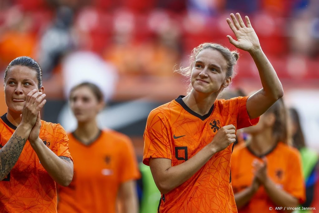 Voetbalsters zakken naar vierde plaats op wereldranglijst