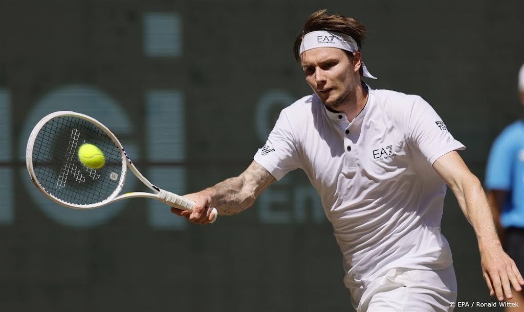 Tennisser Boeblik bekroont topweek met titel in Halle