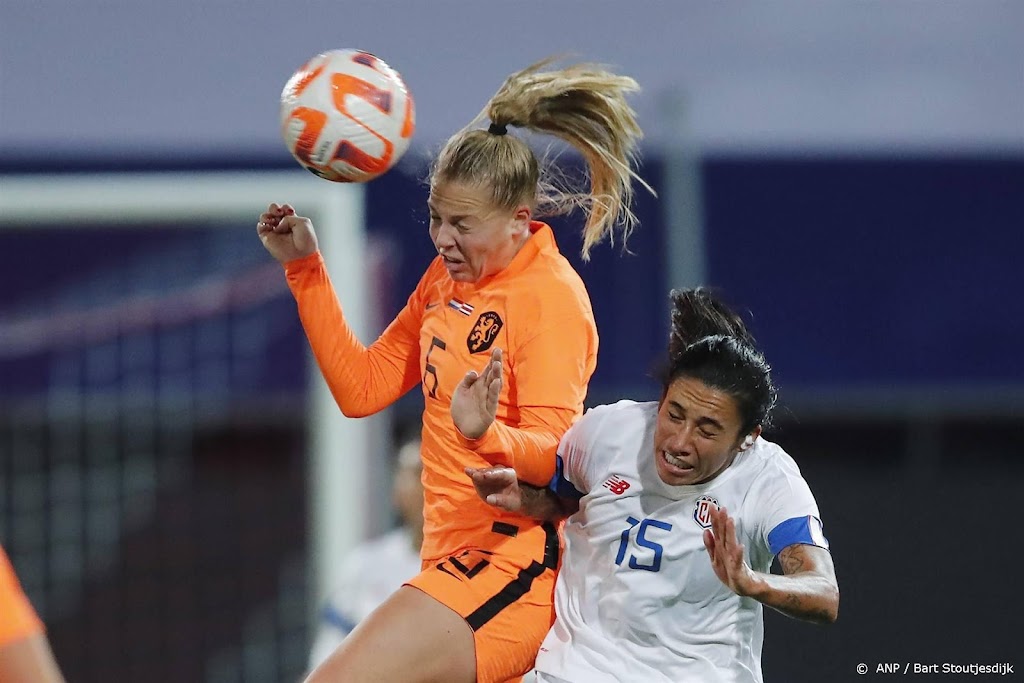 Voetbalsters Van Es en Hoekstra niet mee naar WK
