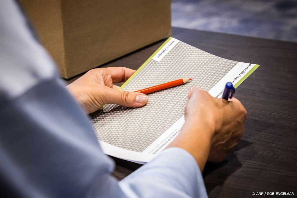 Gemeenten positief over proef met handzamer stembiljet