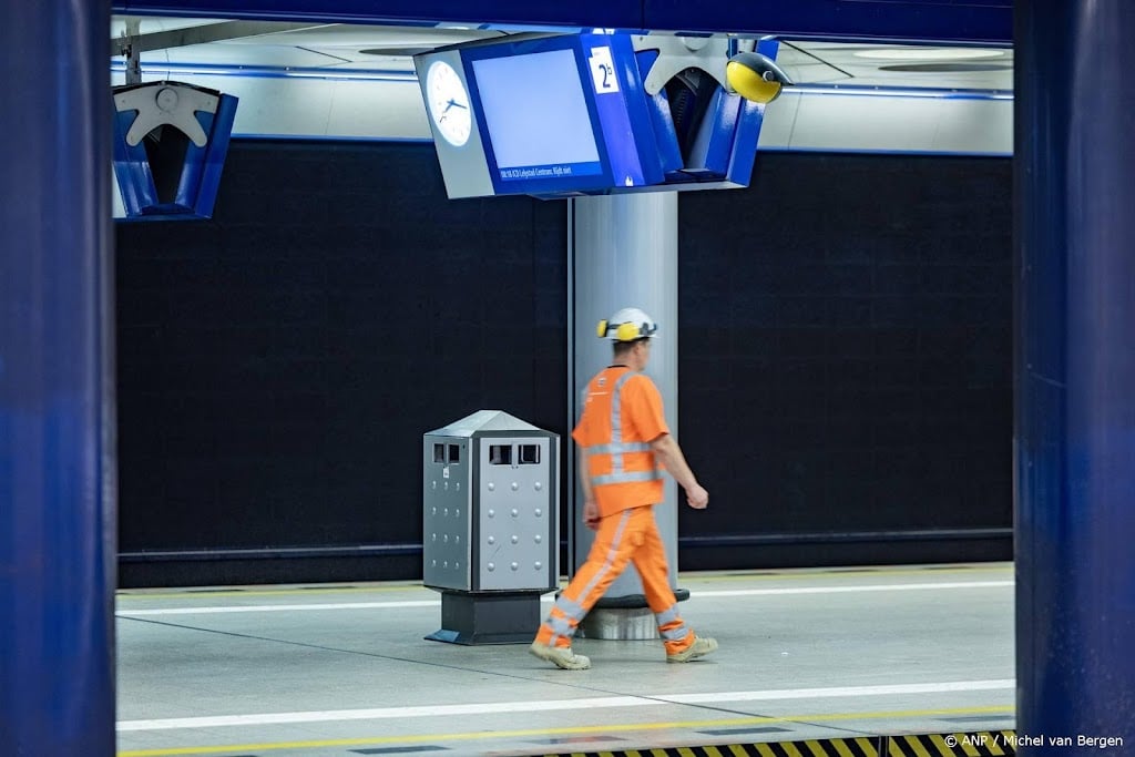 Verstoring treindienst rond Schiphol duurt tot ongeveer 13.45 uur