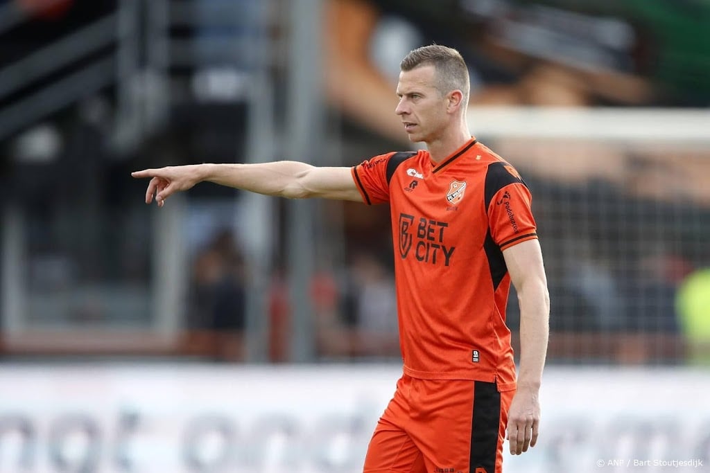 Spits Mühren verlengt contract en gaat met Volendam Eredivisie in