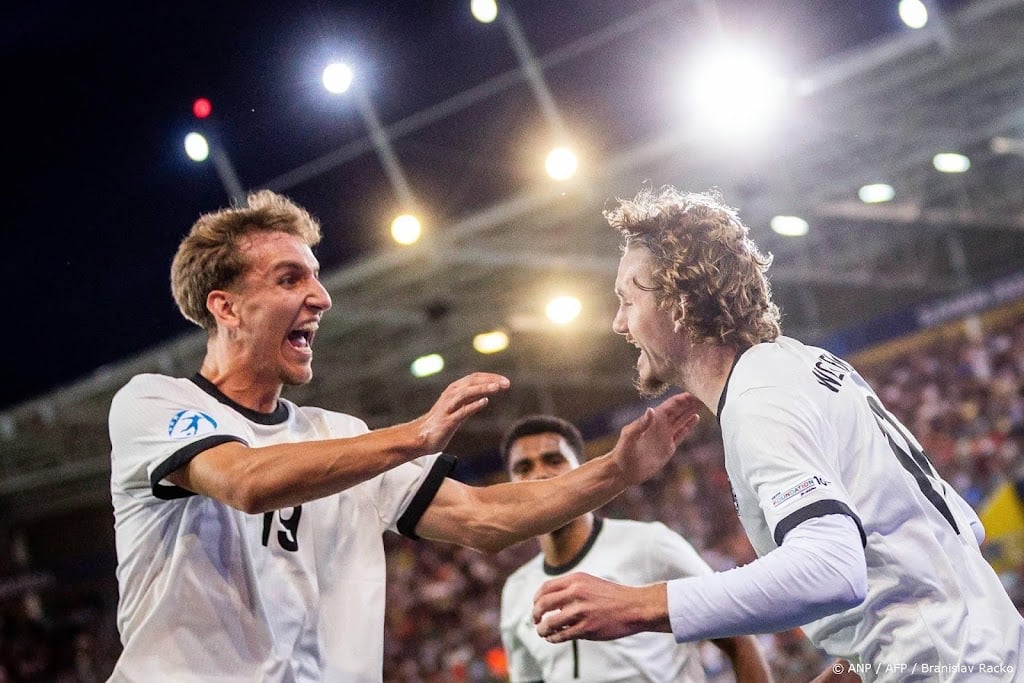 Jong Duitsland dankzij twee vroege treffers naar finale EK