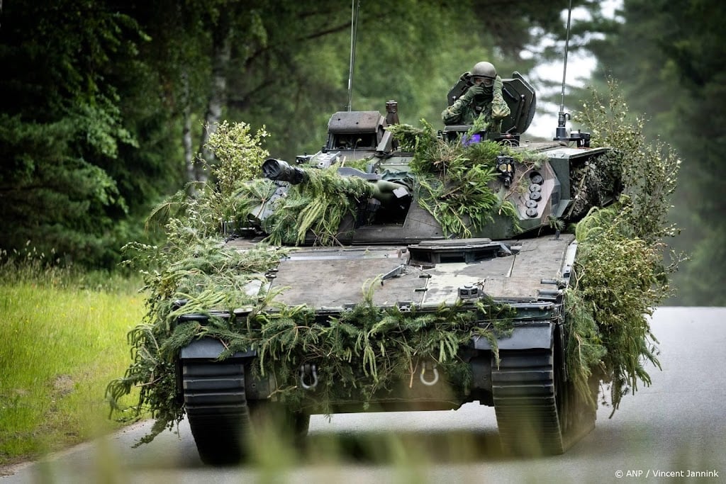 Defensie en bonden willen per 1 september 6,5 procent meer loon